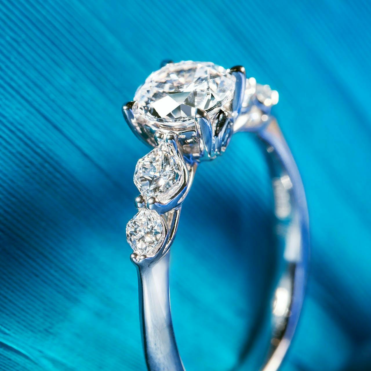 Calla Cut diamond collection 18k natural diamond ring